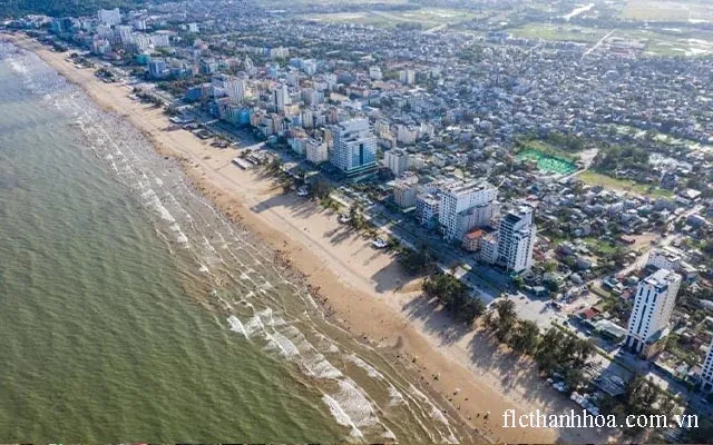 Toàn cảnh bãi biển Sầm Sơn từ trên cao